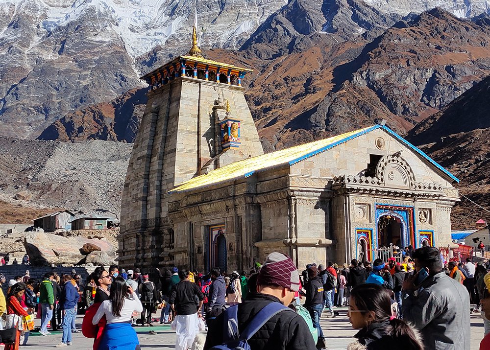 Kedarnath Temple with a lot of tourists and visitors